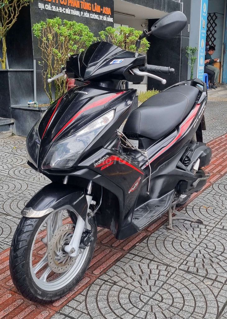 Honda Air Blade Fi черный скутер