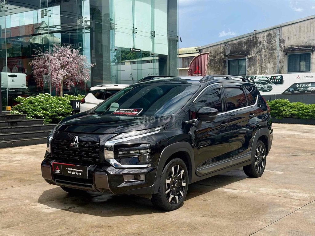 Mitsubishi Xpander Cross 2025 Черный 12 300 км