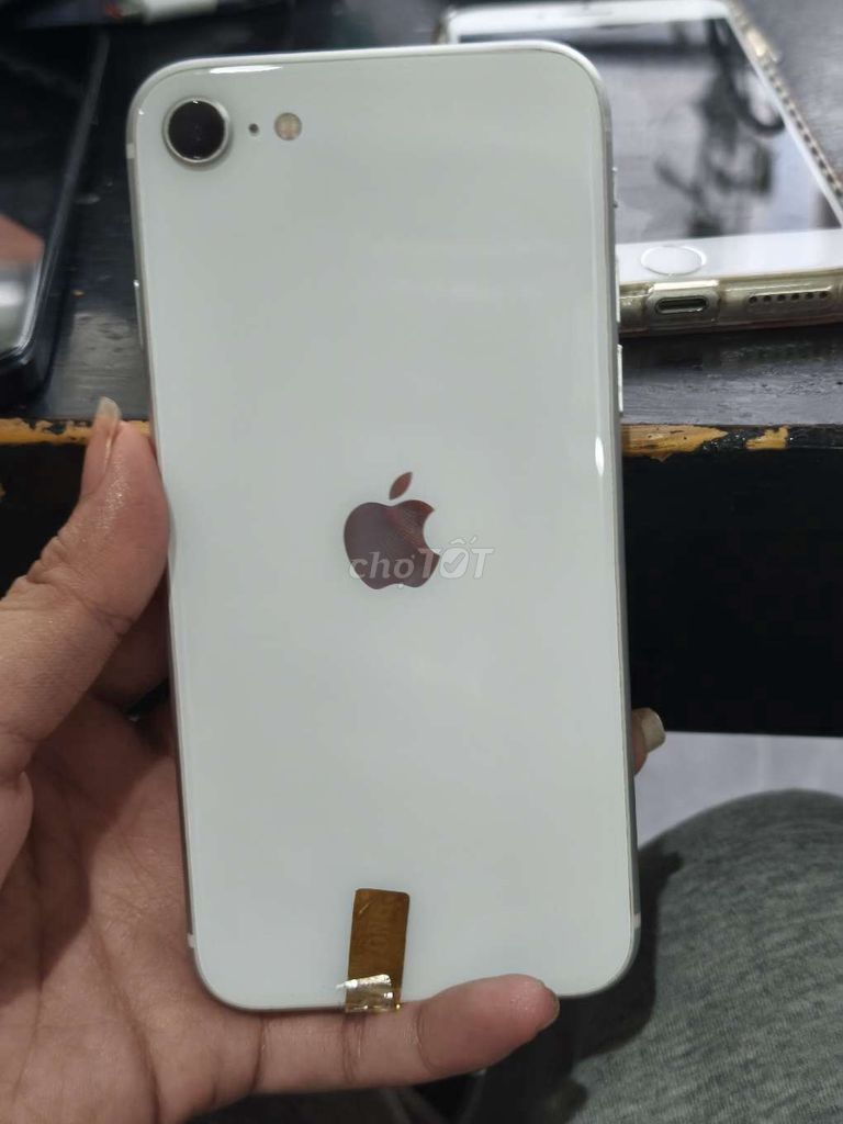 Apple iPhone SE 2020 64GB Trắng Đã sử dụng. Mua bán Điện thoại tại Quận 10 Tp Hồ Chí Minh được đăng bởi Nguyễn Thị Mỹ An hình 1