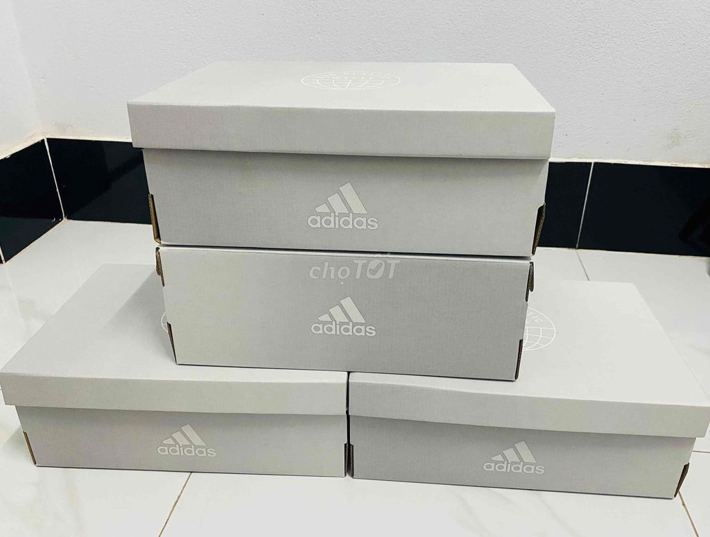 Hộp đựng giày Adidas Trắng. Mua bán Giày dép tại Thành phố Thủ Đức Tp Hồ Chí Minh được đăng bởi Góc Pass Đồ  hình 1