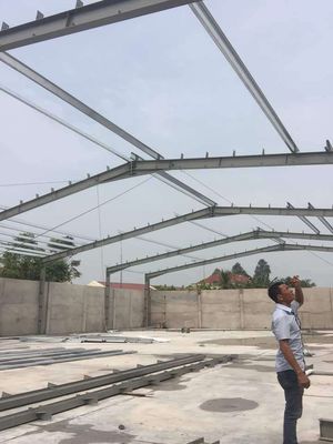 Cân Thợ Hàn Lắp Cửa Sắt .Nhà Ở .!Hà Xưởng