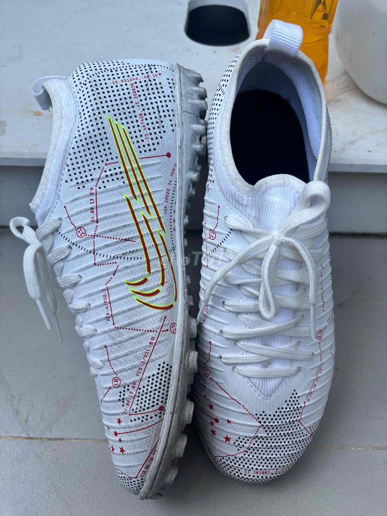 Giày đá bóng Nike Mercurial Trắng Nam Như mới. Mua bán Giày dép tại Quận Liên Chiểu Đà Nẵng được đăng bởi Văn Nguyễn hình 1