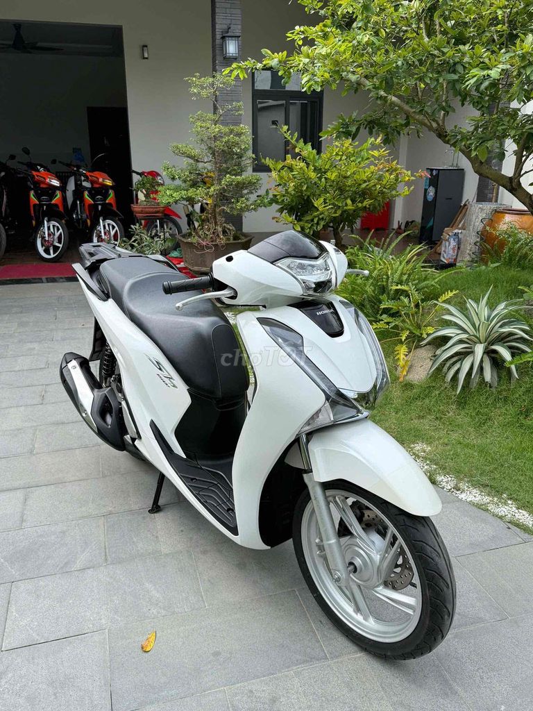 Honda SH150 CBS 2018 Trắng 4000 km. Mua bán Xe máy tại undefined undefined được đăng bởi Cửa Hàng Xe Máy Quang Sang hình 3