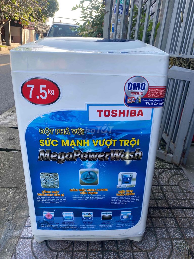 Máy giặt Toshiba 7,5 kg , đời mới, còn đẹp lắm