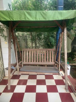 Xích đu gỗ nâu ngoài trời. Mua bán Nội thất, đồ gia dụng khác tại Thành phố Pleiku Gia Lai được đăng bởi Nghĩa