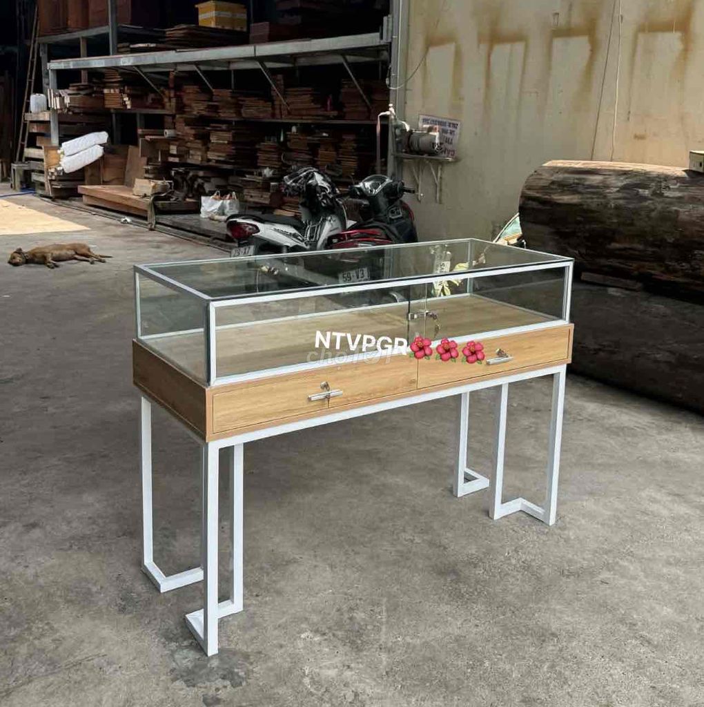 Tủ trưng bày gỗ MDF D1m4xR50x C100 sang trọng. Mua bán Tủ, kệ gia đình tại Huyện Hóc Môn Tp Hồ Chí Minh được đăng bởi Nội Thất Văn Phòng Trường Học Cà Phê  Giá Xưởng hình 1