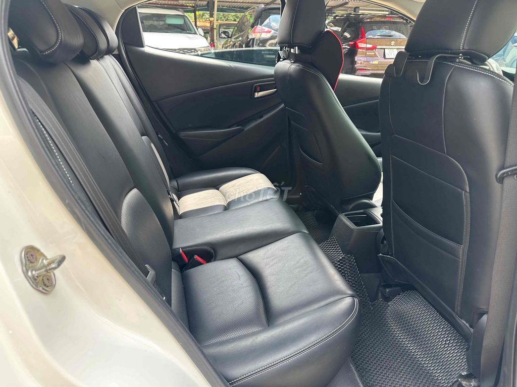 Mazda 2 2020 1.5 AT Deluxe - 38000 km Trắng. Mua bán Ô tô tại Quận Cầu Giấy Hà Nội được đăng bởi Vũ Kiên hình 11