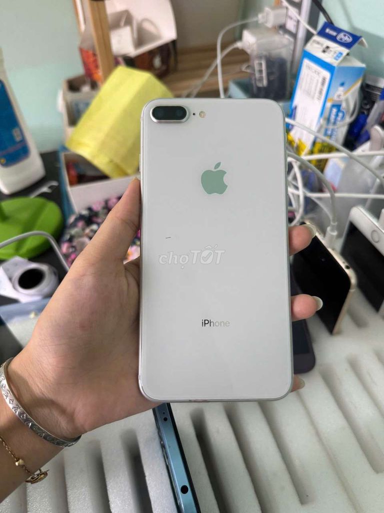 iPhone 8 Plus, 64GB, nứt tí. Mua bán Điện thoại tại Thành phố Thủ Dầu Một Bình Dương được đăng bởi Phước Mobile hình 1