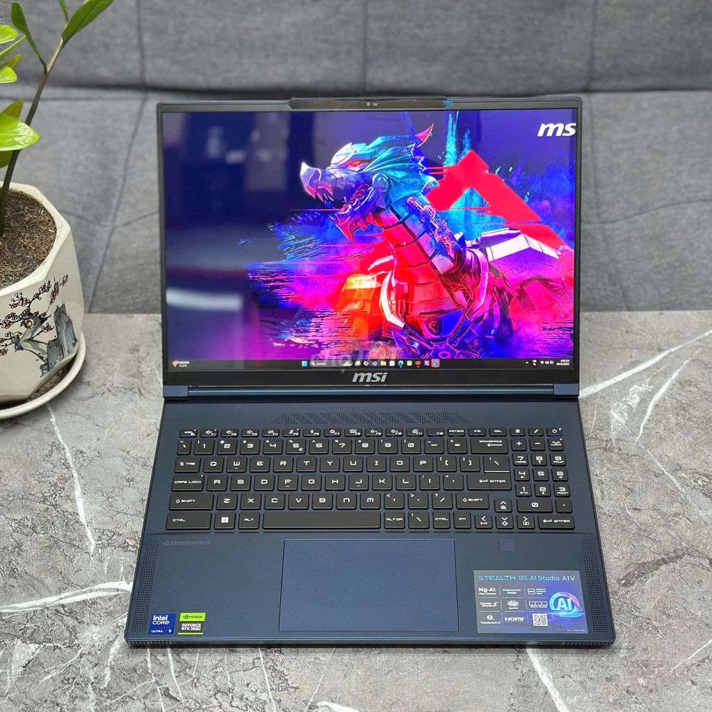 LAPTOP MSI ULTRA 9/32GB/2TB/4070 8GB/16IN 2K 240HZ