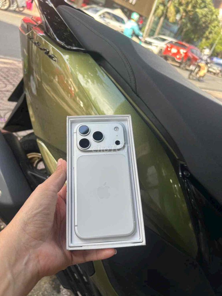 iphone 17pro 1tb trắng qtế mỹ pin100 bht10/2026. Mua bán Điện thoại tại Quận 3 Tp Hồ Chí Minh được đăng bởi Nam Á Mobile hình 1