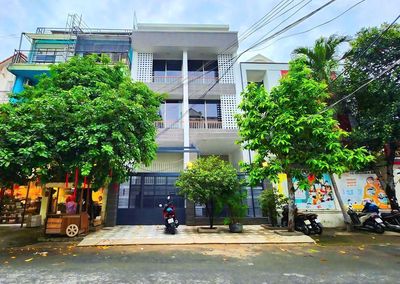 NHÀ ĐẸP K300 - 120A Nguyễn Minh Hoàng, P.12, TB - Hầm Xe, Thang Máy