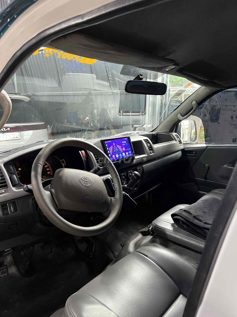Toyota Hiace, белый