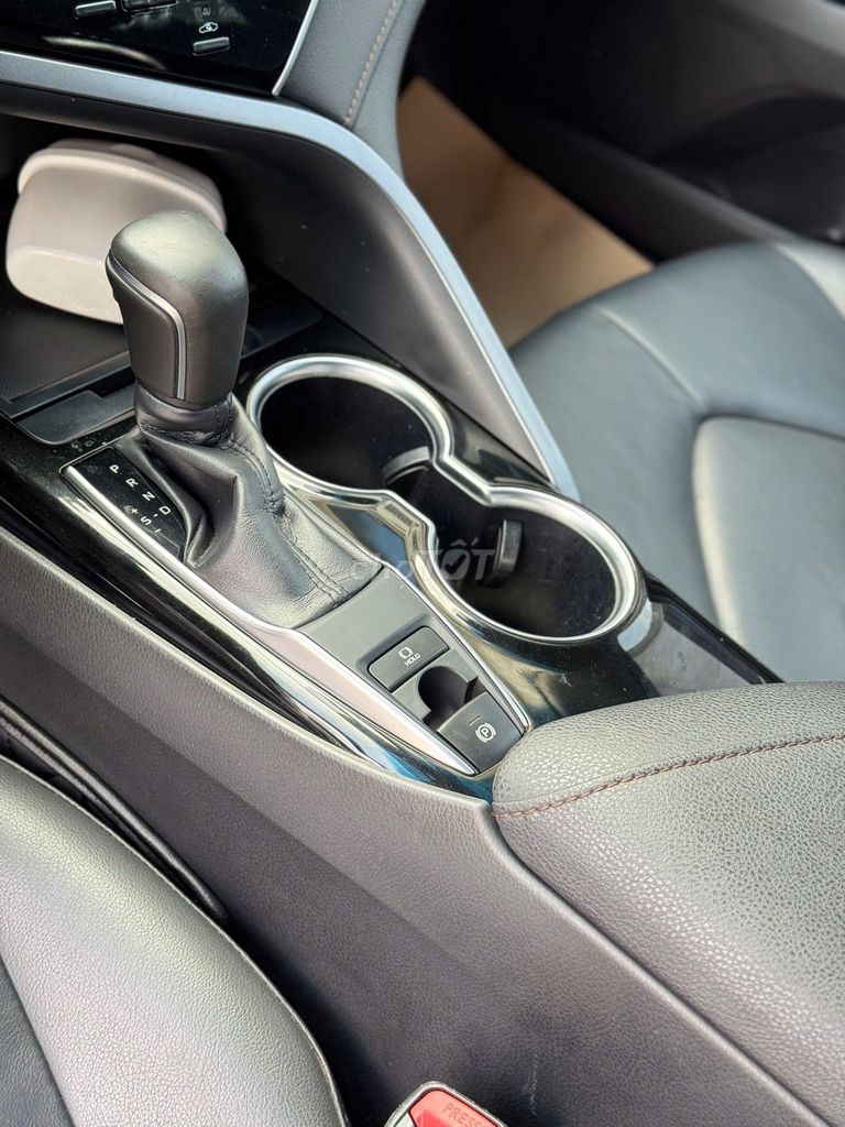 Погружение Camry 2.0G 2020 года — бизнес-класс