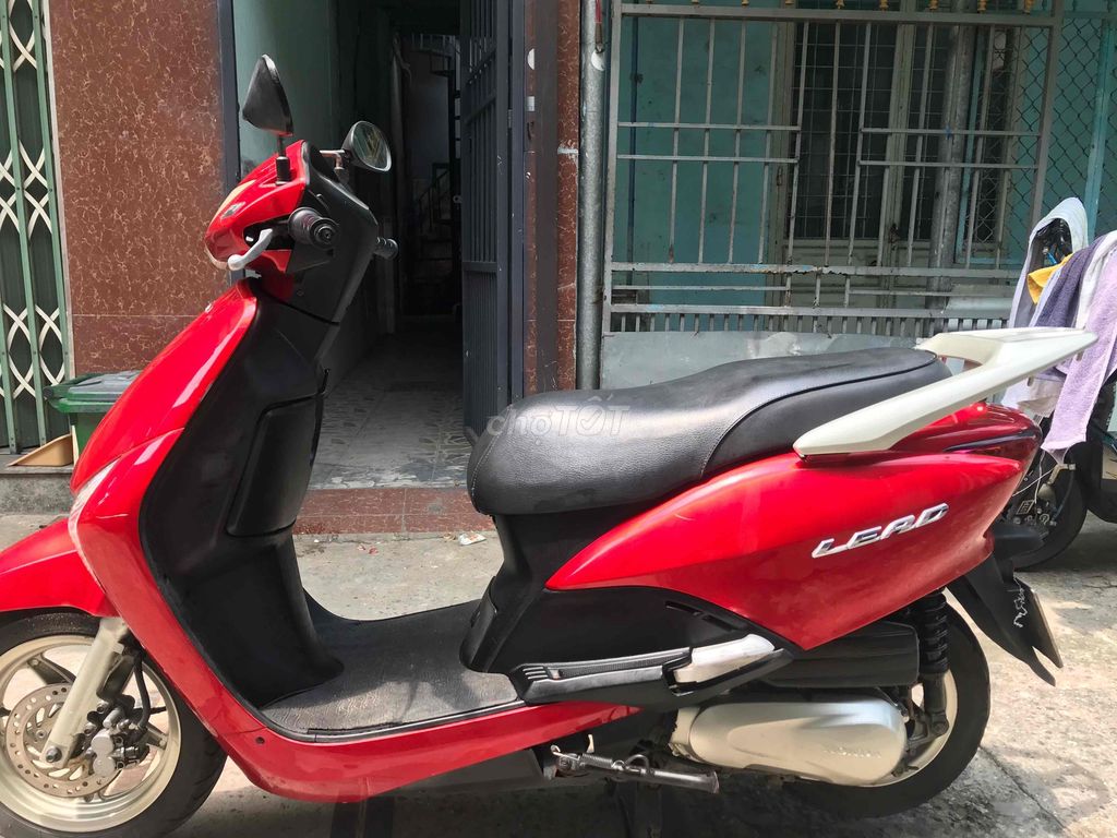 Honda Lead, красный, скутер