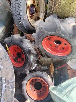 Mâm vỏ xe Kim loại Cao su Đen. Mua bán Phụ tùng xe tại Huyện Bến Lức Long An được đăng bởi Linh Lieu