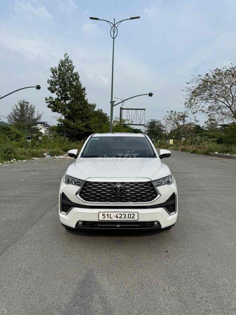 cần bán gấp toyota innova hybrid 2023, odo: 4000km