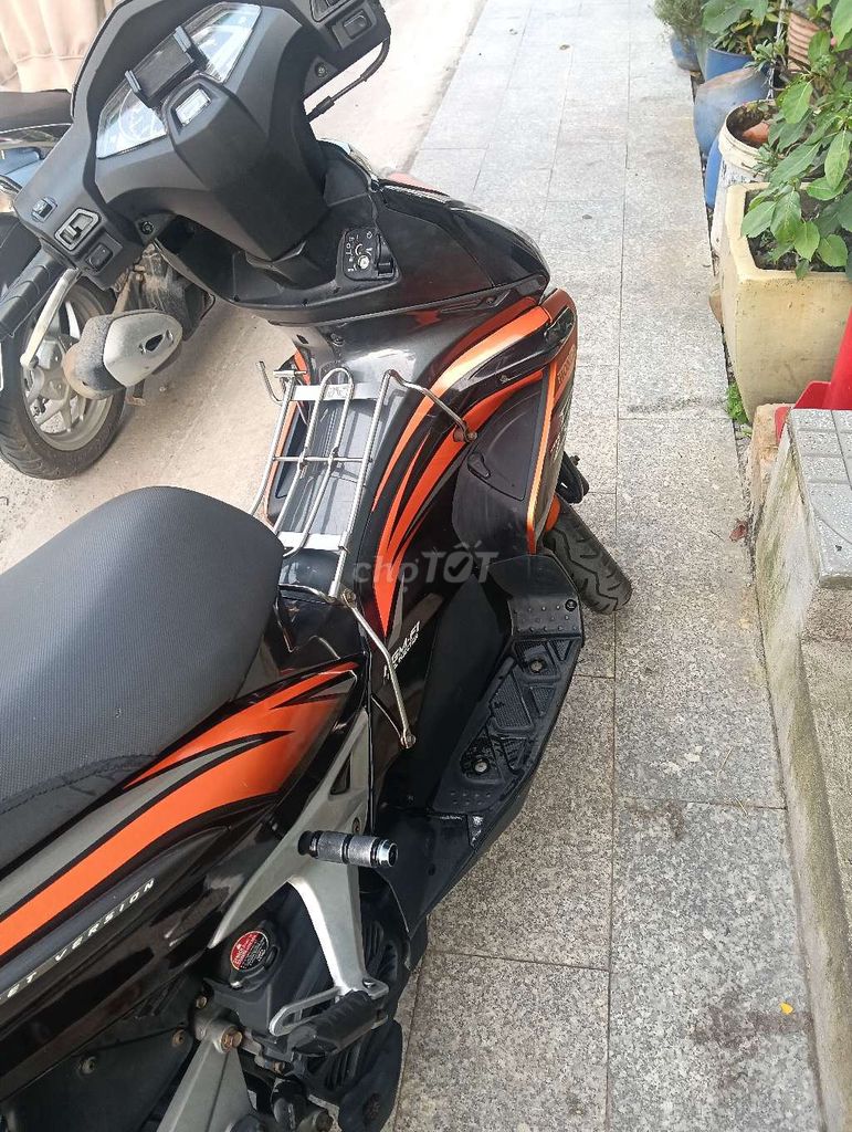Honda Airblade 2010 FI Đen cam. Mua bán Xe máy tại Thị xã Tân Uyên Bình Dương được đăng bởi nghĩa tran hình 5