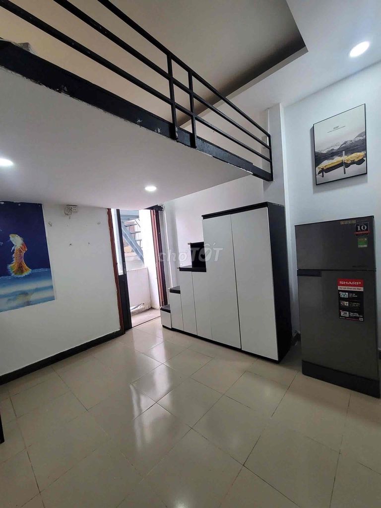 Phòng trọ ban công thoáng, đầy đủ nội thất