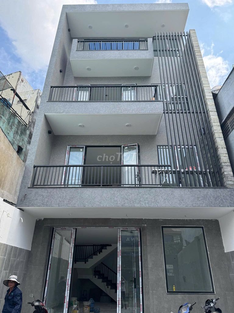 Nhà nguyên căn có tổng diện tích: 112.0m². Ngang: 6.5m và dài: 16.0m