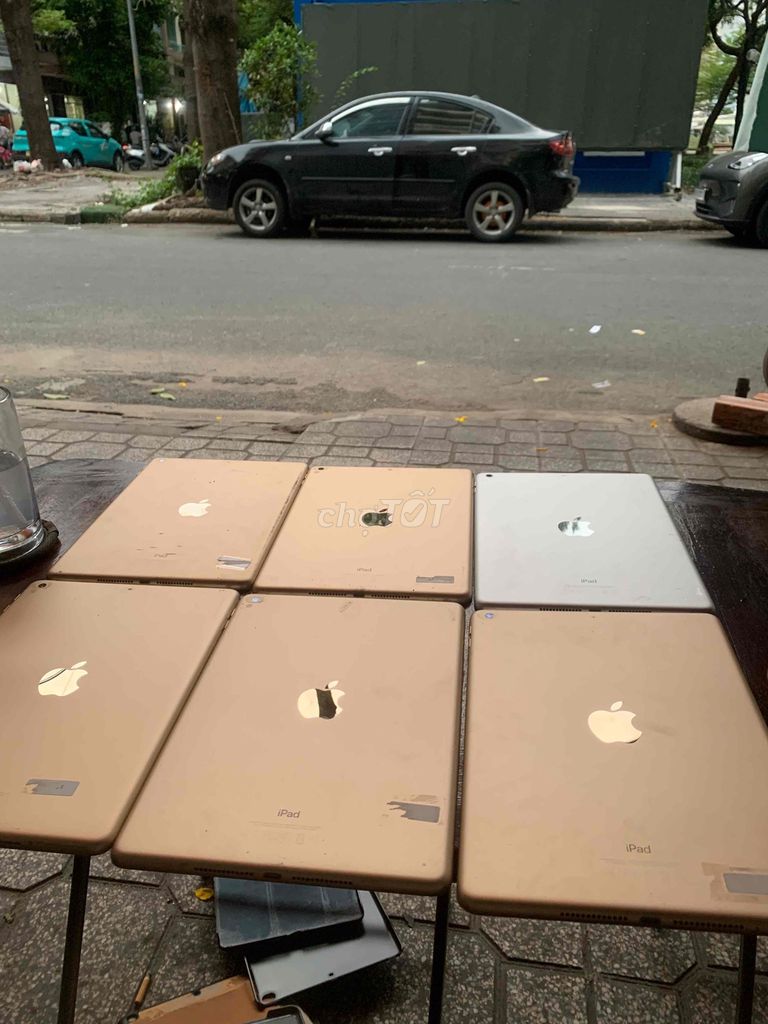 Apple iPad Gen 5 128GB Vàng. Mua bán Máy tính bảng tại Quận Tân Phú Tp Hồ Chí Minh được đăng bởi Doan Quoc cuong hình 1