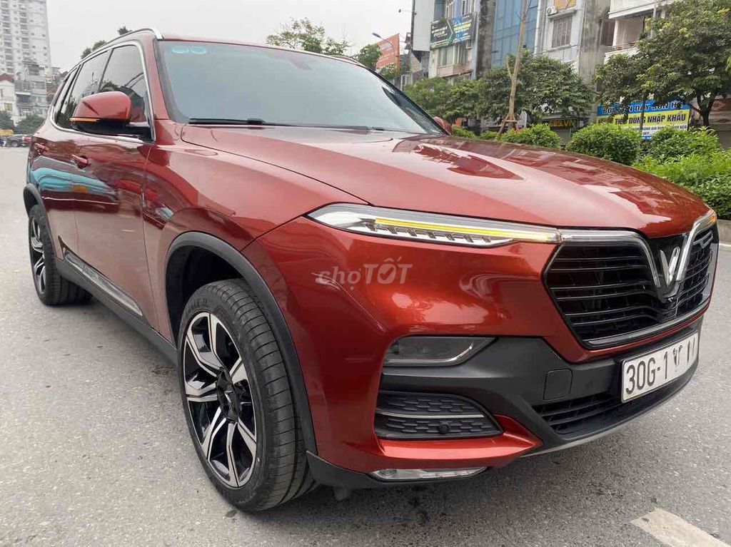 Vinfast Lux SA2.0 Премиум 2019 Красный Оранжевый