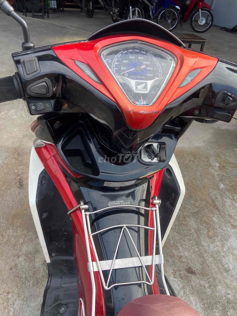 HONDA AIRBLADE FI 2012 CHÍNH CHỦ KÝ GIẤY ĐƯỢC. Mua bán Xe máy tại Huyện Thống Nhất Đồng Nai được đăng bởi CHODONGNAI youtube video hình 8