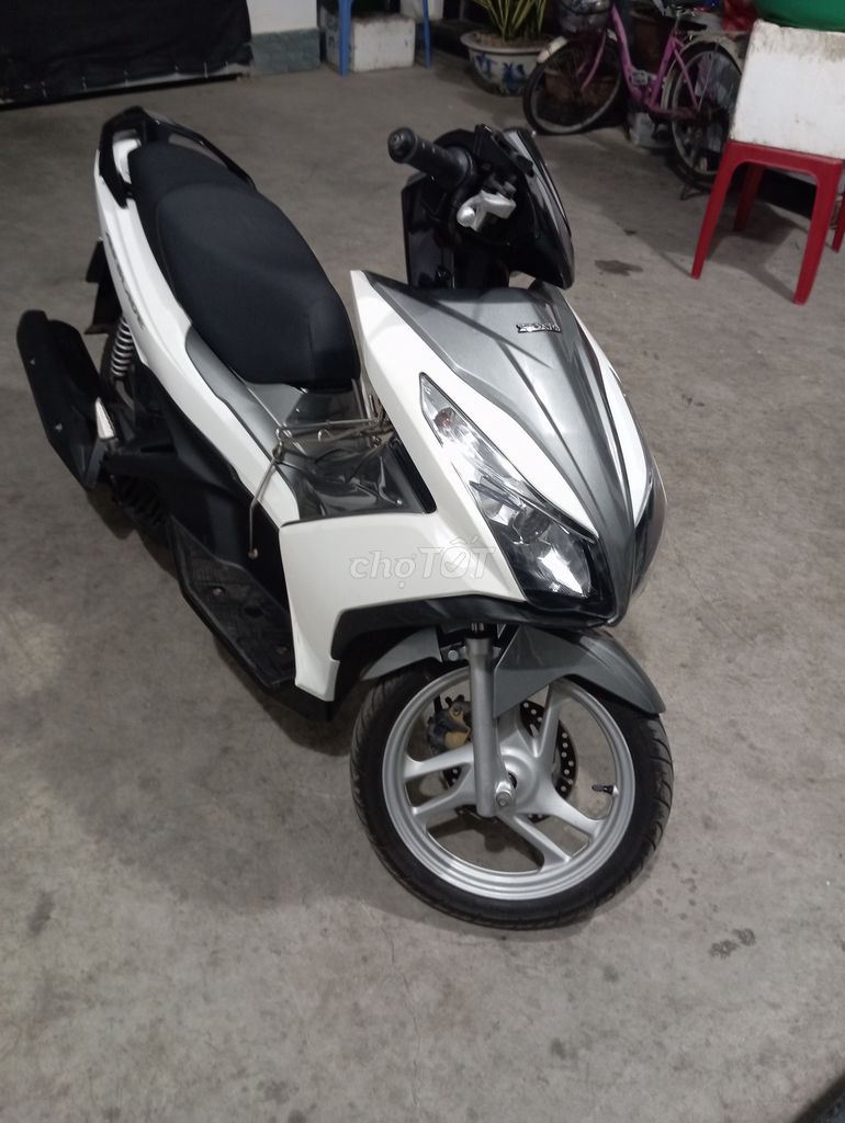 Honda Air Blade Trắng Xám. Mua bán Xe máy tại Quận Lê Chân Hải Phòng được đăng bởi Thanh Duy hình 2