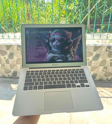 Macbook airr i5