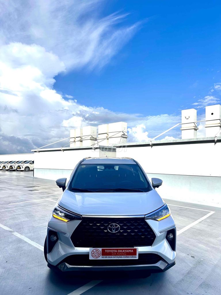 Toyota Veloz Top 2026 Серебристый 11.800 км