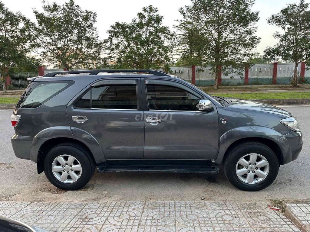 Toyota Fortuner 2009 2.5G số sàn máy dầu, gia đình