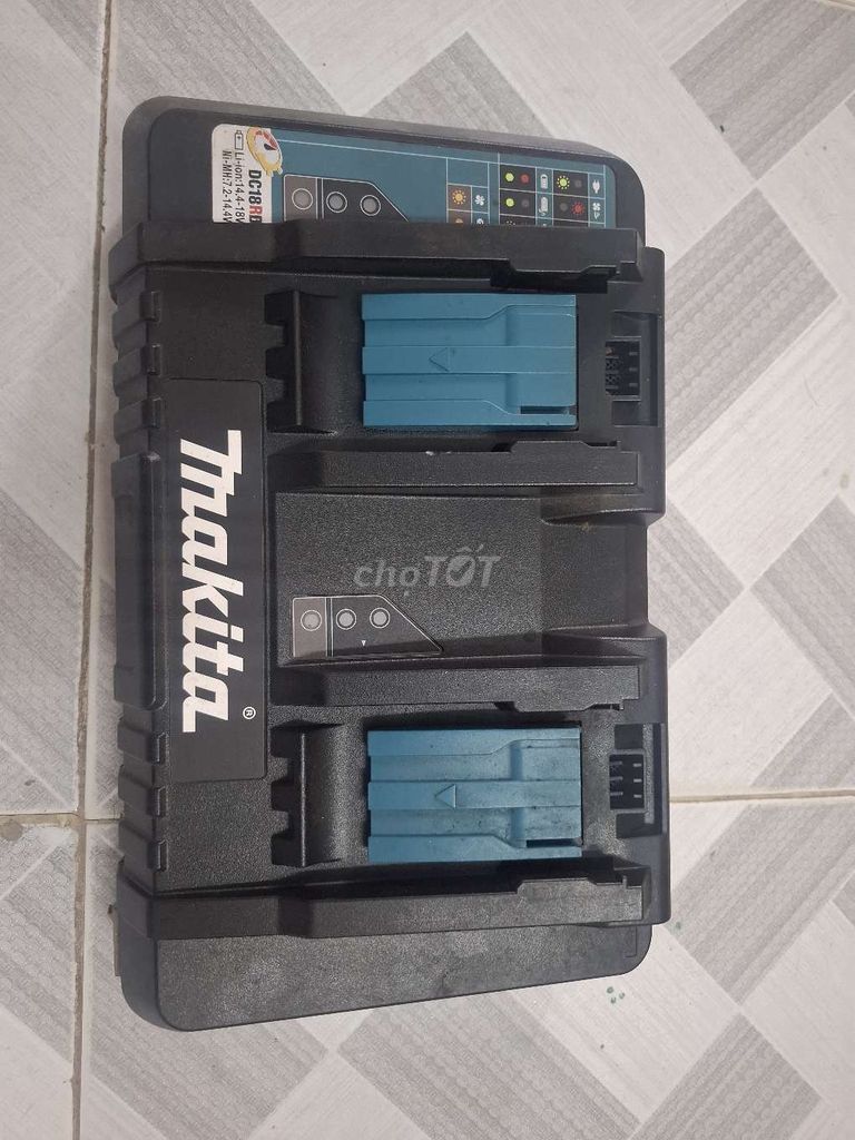 Sạc pin Makita DC18RD Đen. Mua bán Phụ kiện (Màn hình, Chuột...) tại Huyện Hòa Vang Đà Nẵng được đăng bởi Dương hình 1