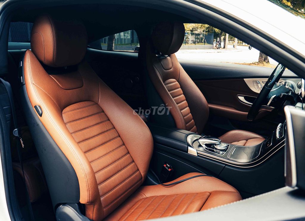 Mercedes Benz C Class 2017 C300 Coupe - 32000 km. Mua bán Ô tô tại Quận Tân Phú Tp Hồ Chí Minh được đăng bởi phat hình 8