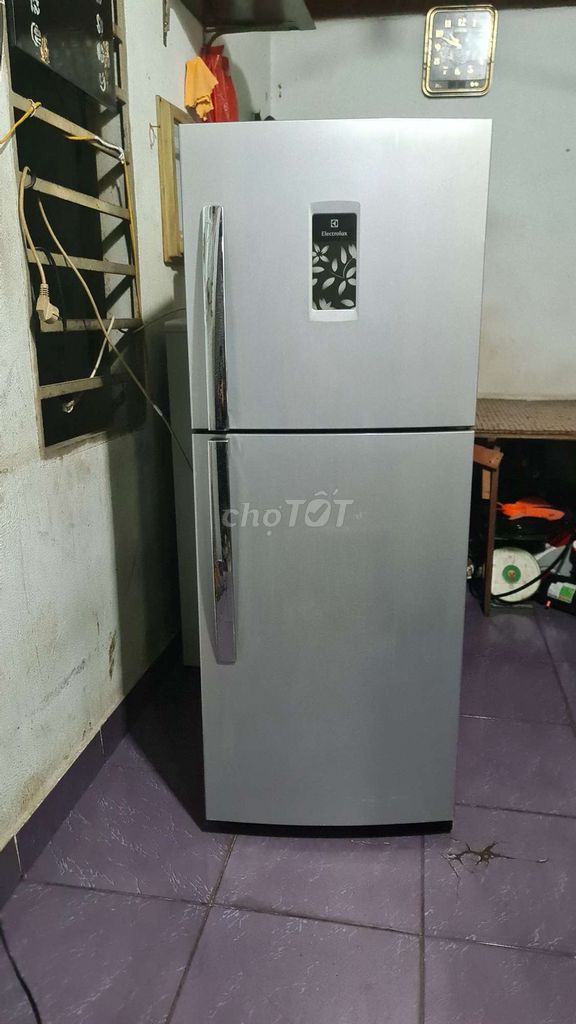 Tủ lạnh Electrolux 210l đời mới sài ok bán