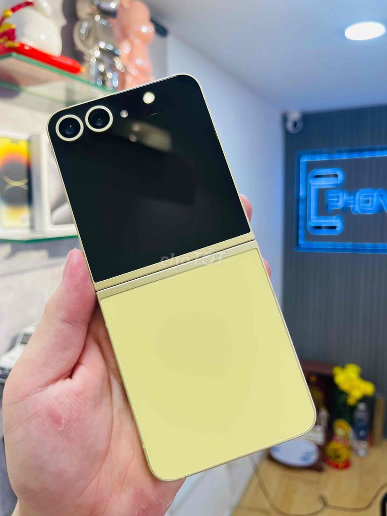 Samsung Z Flip 6 256GB Vàng 99%. Mua bán Điện thoại tại Quận 3 Tp Hồ Chí Minh được đăng bởi Nguyễn Văn Tài hình 1