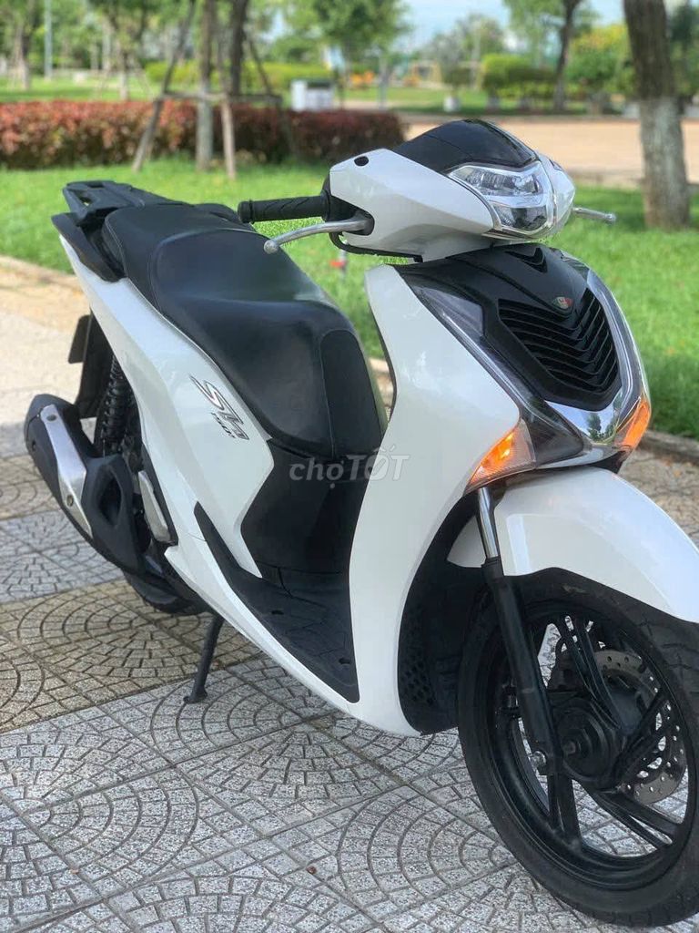 Honda Sh 2017 siêu mới có trả góp trao đổi. Mua bán Xe máy tại Quận Cẩm Lệ Đà Nẵng được đăng bởi Toàn hình 1