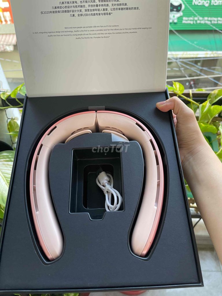 Quạt đeo cổ Jisulife Hồng. Mua bán Quạt tại Thành phố Mỹ Tho Tiền Giang được đăng bởi Nguyễn Thái Nguyên hình 1