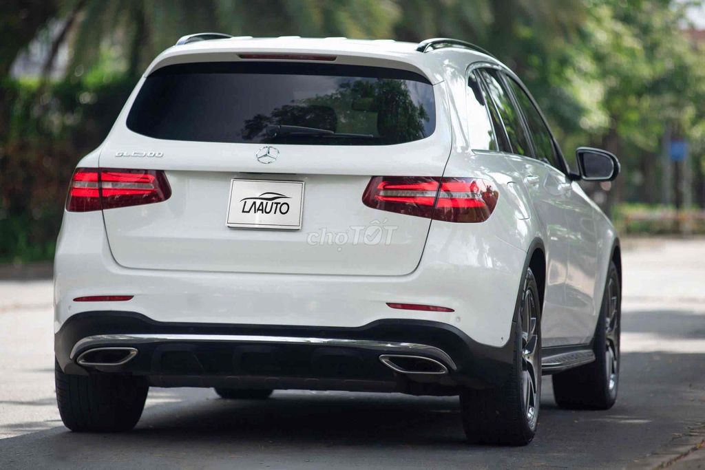 Mercedes GLC300 2018 1 chủ Trắng // Nâu. Mua bán Ô tô tại Quận 7 Tp Hồ Chí Minh được đăng bởi Nguyễn Lê Trung hình 7