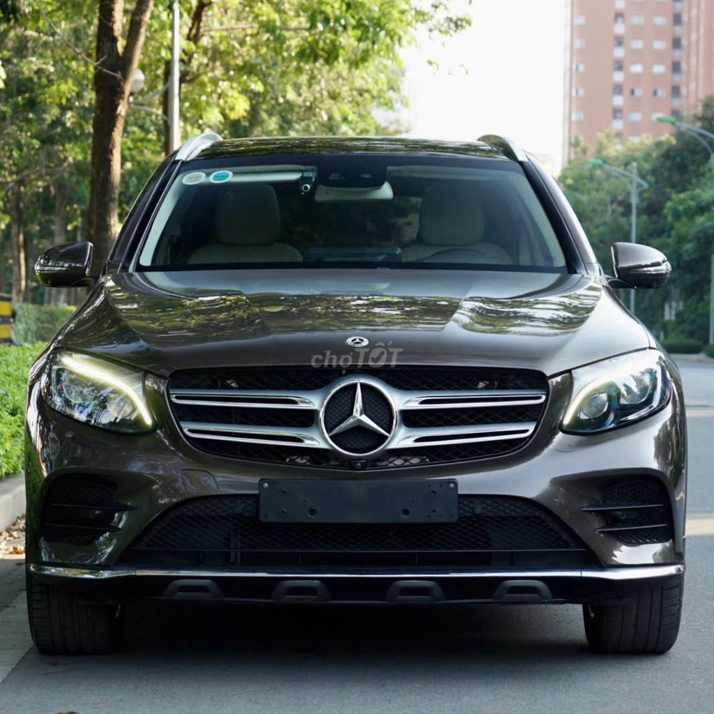 Mercedes Benz GLC300 model 2018