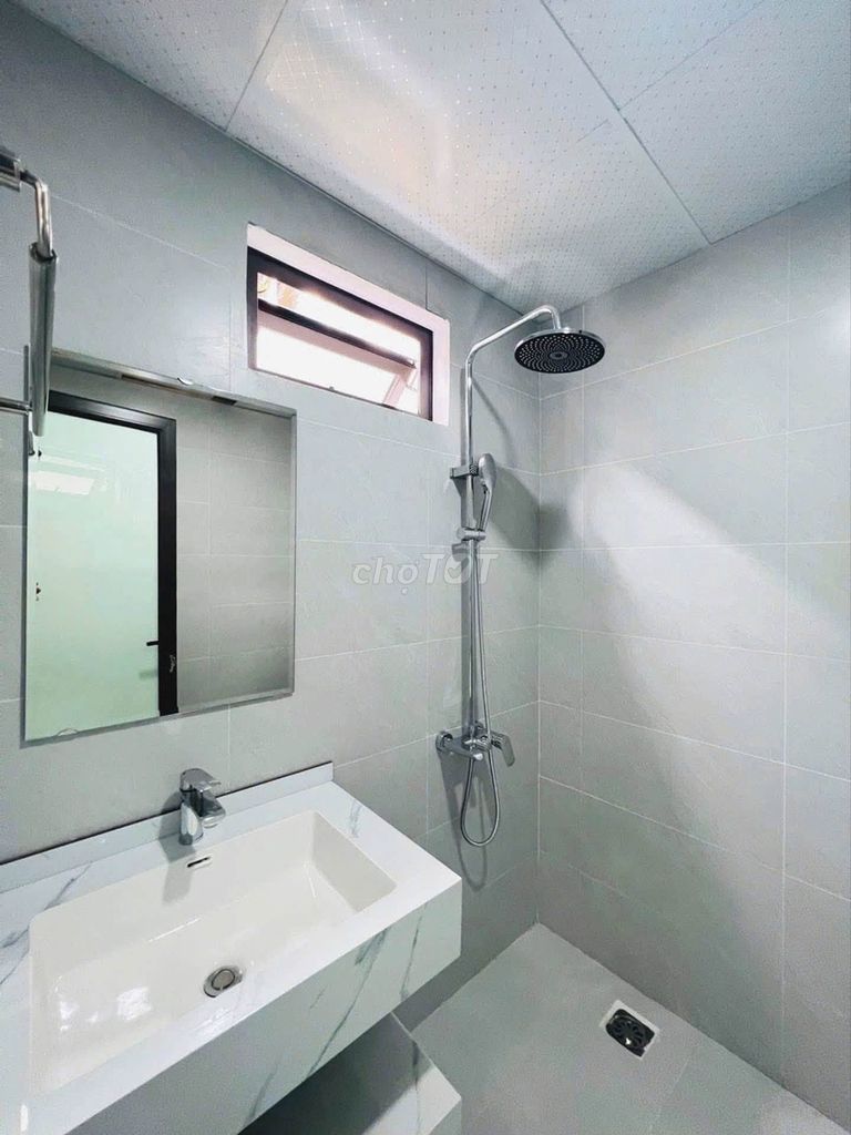 Продам угловой дом в Ми Динь, 36м2, несколько домов от машины