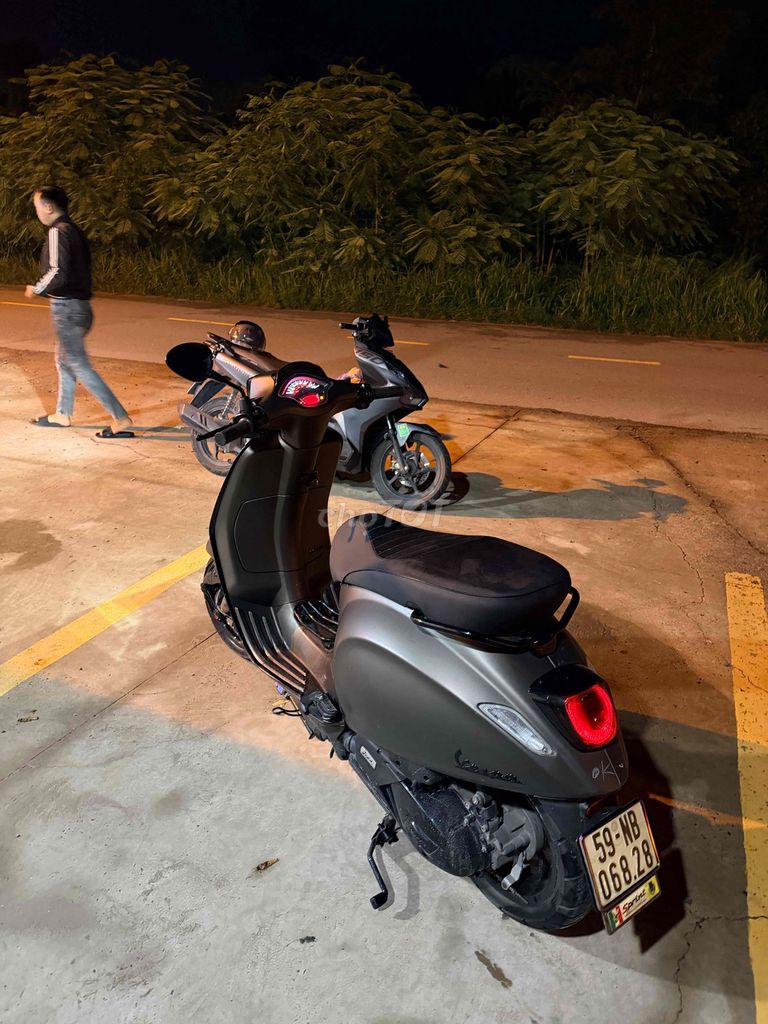 Vespa с номерами Хошимина от собственника, пробег 20к