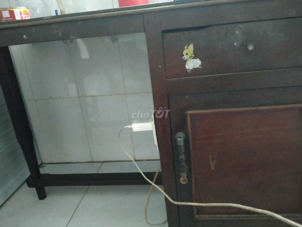 Bàn làm việc Gỗ Thời bao cấp 70 năm. Mua bán Bàn ghế tại Thành phố Bến Tre Bến Tre được đăng bởi Hai Le hình 1