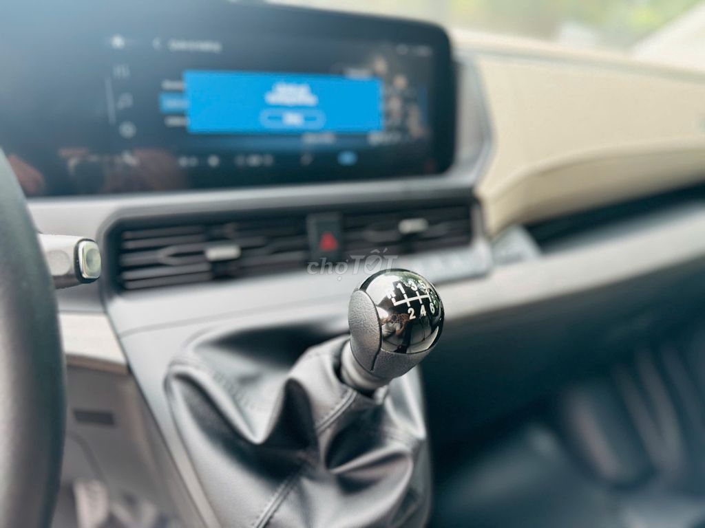 FORD TRANSIT PREMIUM 18C 2025. Mua bán Ô tô tại Quận 1 Tp Hồ Chí Minh được đăng bởi Ms Ly Bến Thành Ford hình 10