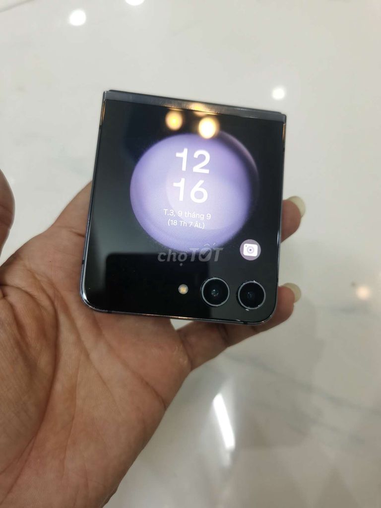 Samsung Z Flip 5 zin đẹp full có gl. Mua bán Điện thoại tại Quận Bình Tân Tp Hồ Chí Minh được đăng bởi Mr Zui 18 tuổi rưỡi hình 1