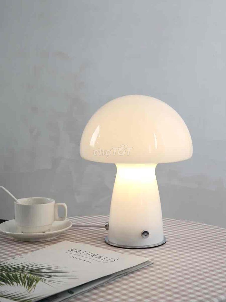 Đèn bàn Hình nấm Thủy tinh Trắng. Mua bán Đèn tại Quận Bắc Từ Liêm Hà Nội được đăng bởi Anh Đào hình 1