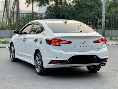 Hyundai Elantra Sport 2021  . Lăn bánh : 38000Km