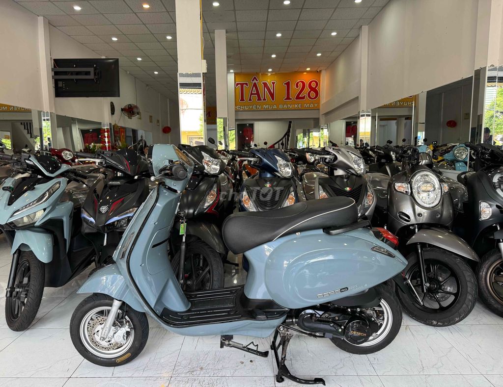 VESPA 50cc - 2024. Odo 3 Ngàn Km. BS 68. Mua bán Xe máy tại Thành phố Rạch Giá Kiên Giang được đăng bởi XE MÁY CŨ TÂN 128 hình 2