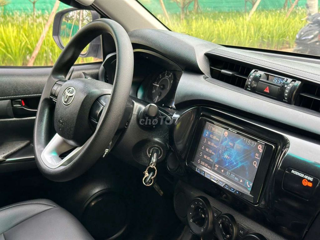 Toyota Hilux E 2.4AT 4x2 lỗi tặng xe, 12 vạn zin. Mua bán Ô tô tại Quận Hà Đông Hà Nội được đăng bởi Hà Đông Car hình 6