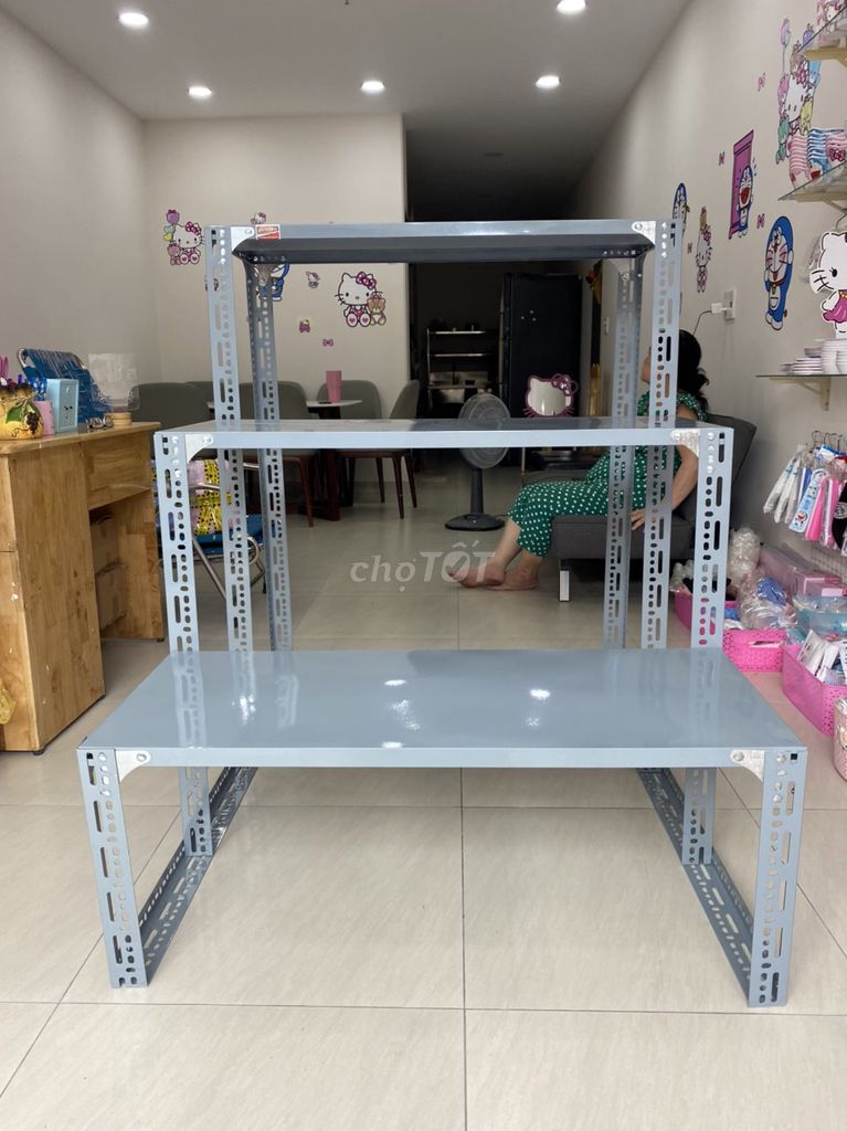 Kệ bậc thang Kim loại Xám. Mua bán Tủ, kệ gia đình tại Quận 6 Tp Hồ Chí Minh được đăng bởi DUYÊN KỆ SẮT GIÁ RẺ hình 1