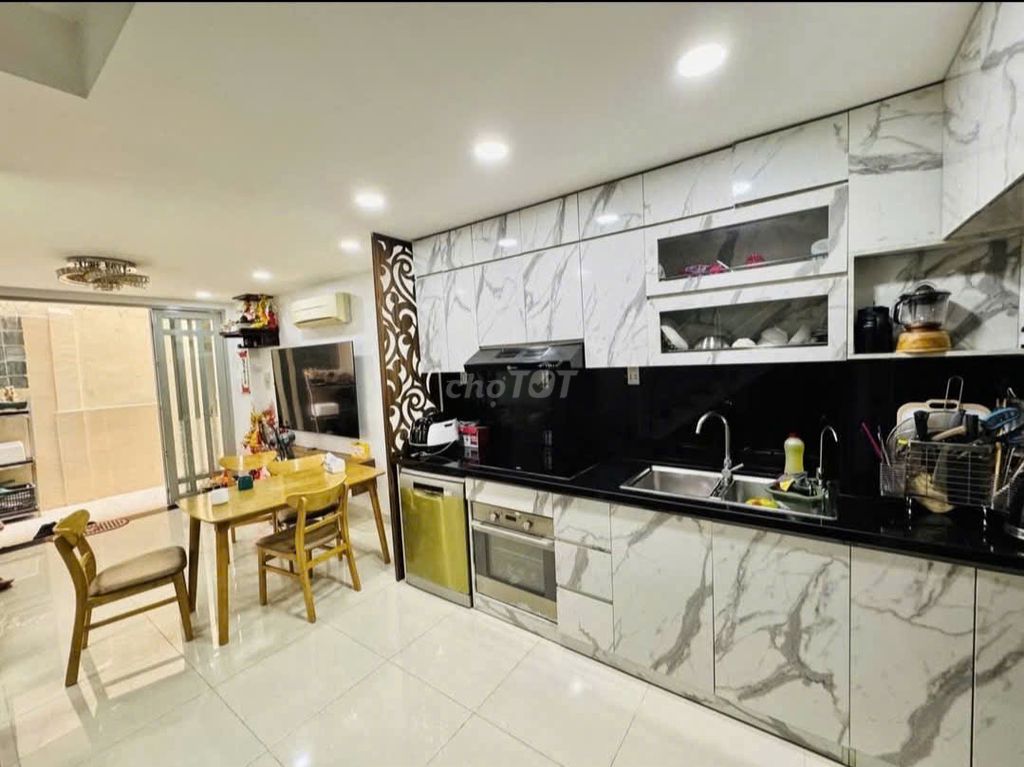 Nhà gần Đại Học Văn Hiến,Tân Phú. DT: 5 × 13,5. Gồm 3 PN. Chỉ 5ty580. Mua bán nhà ở tại Quận Tân Phú Tp Hồ Chí Minh được đăng bởi VAN THUONG hình 1