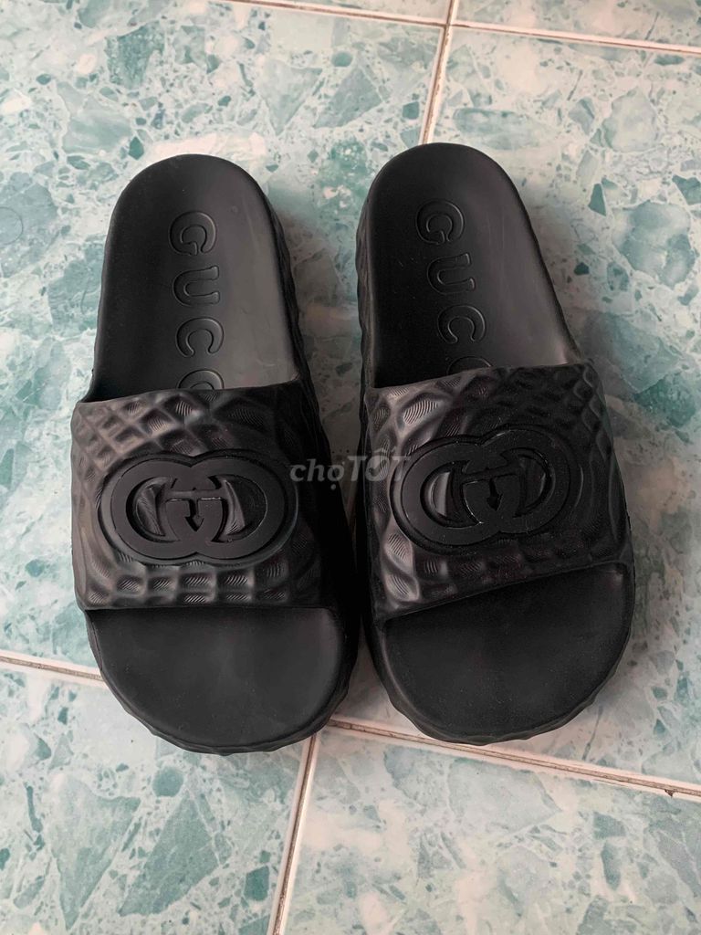 Slide Gucci Interlock size 10G fit chân 43-44 REAL. Mua bán Giày dép tại Quận Bình Thạnh Tp Hồ Chí Minh được đăng bởi Trương Quốc Bình hình 1